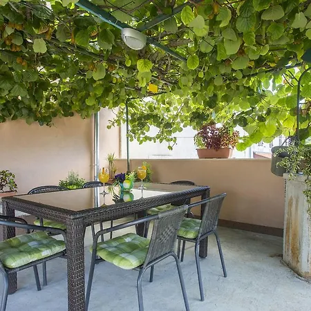 House Marija 819